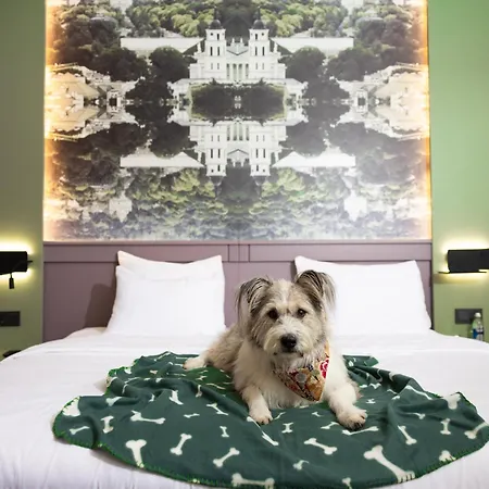 Conti Vilnius, Conference Centre, Restaurant & Bar Готель 4*