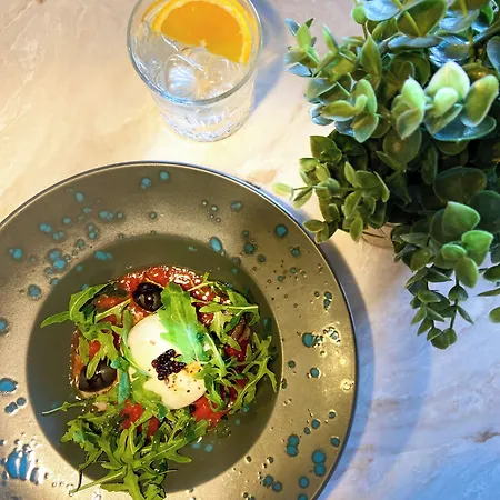 Conti Vilnius, Conference Centre, Restaurant & Bar Готель 4*